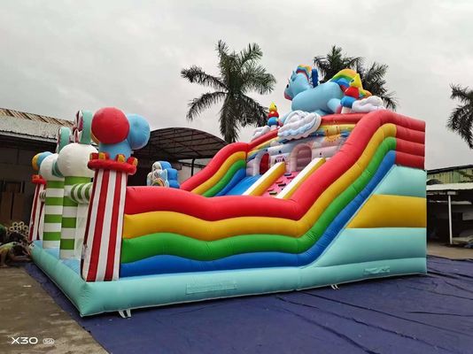 Cavalo Arco-íris Dois canais paralelos Slides infláveis com pilares em forma de doces