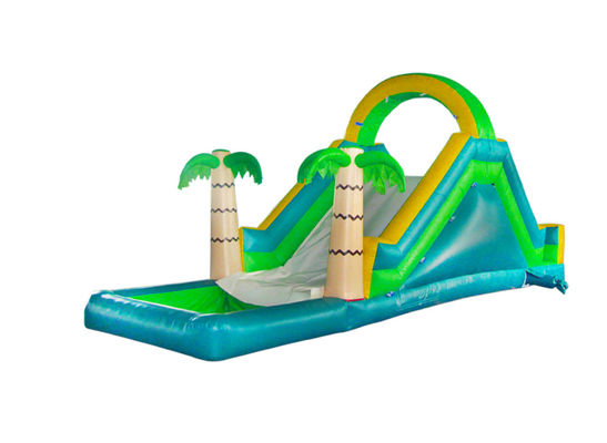Slide inflável vibrante e colorido para crianças