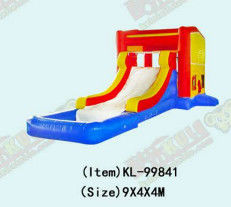 Slide inflável vibrante e colorido para crianças