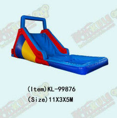 Slide inflável vibrante e colorido para crianças