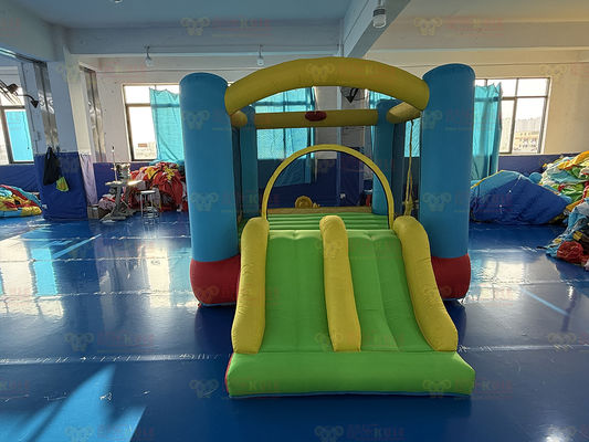 Slide inflável colorido de poliéster Oxford para crianças Jogar e Exercitar em ambientes internos e externos