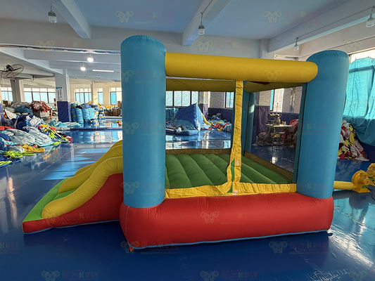 Slide inflável colorido de poliéster Oxford para crianças Jogar e Exercitar em ambientes internos e externos