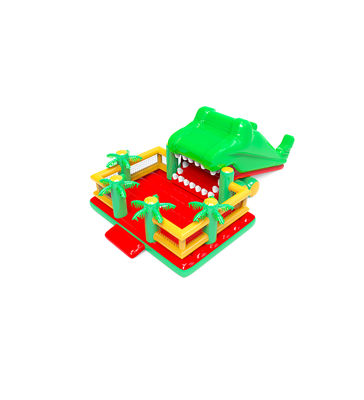 Castelo de Salto Vermelho Com Grande Deslizamento de Crocodilo Verde