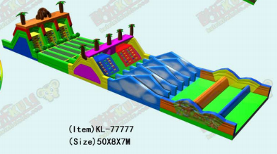 Aventura de Brincadeira com Obstáculos Infláveis de Cores Vivas e Alegria