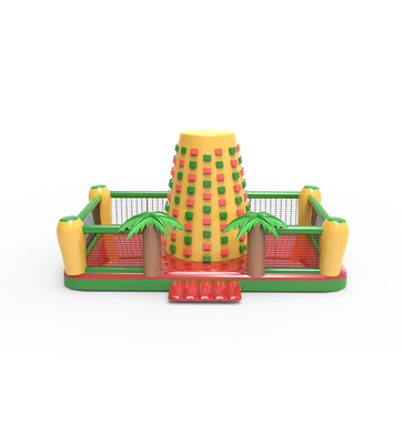 Escalada Inflável: Um Divertido Parque de Aventura ao Ar Livre Palmeiras Tropicais