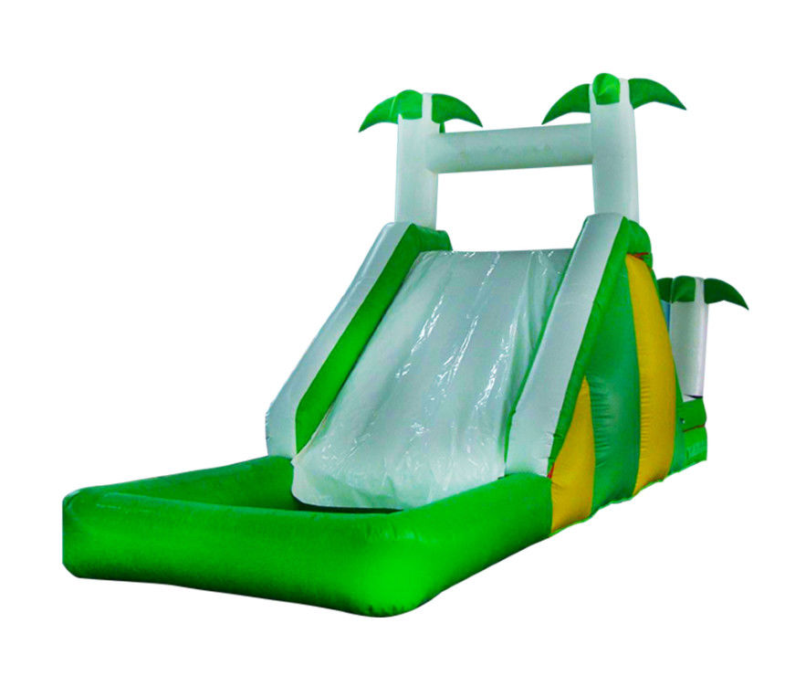 Slide inflável vibrante e colorido para crianças