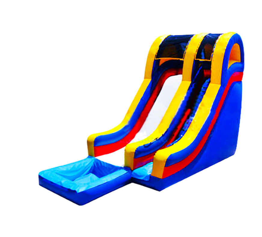 Slide inflável vibrante e colorido para crianças