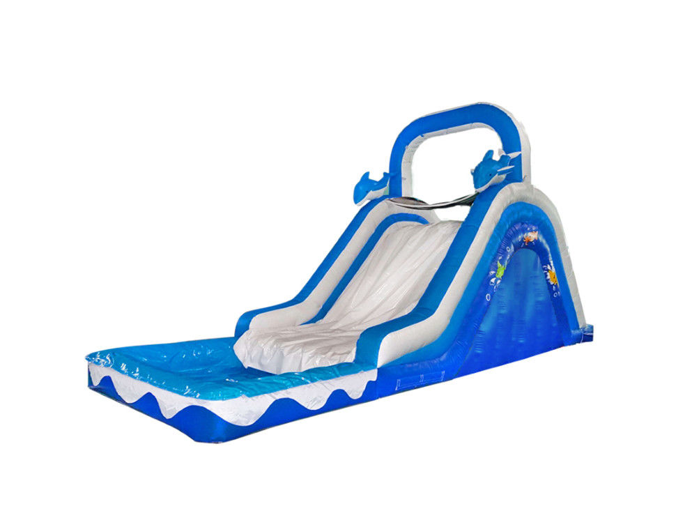 Slide inflável vibrante e colorido para crianças