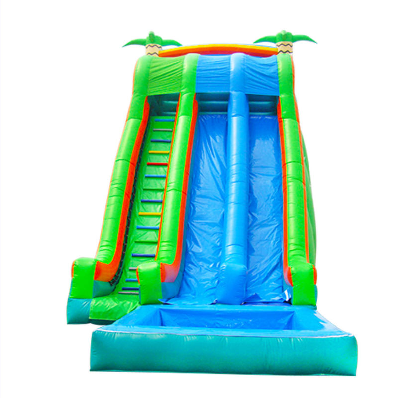 Slide inflável vibrante e colorido para crianças