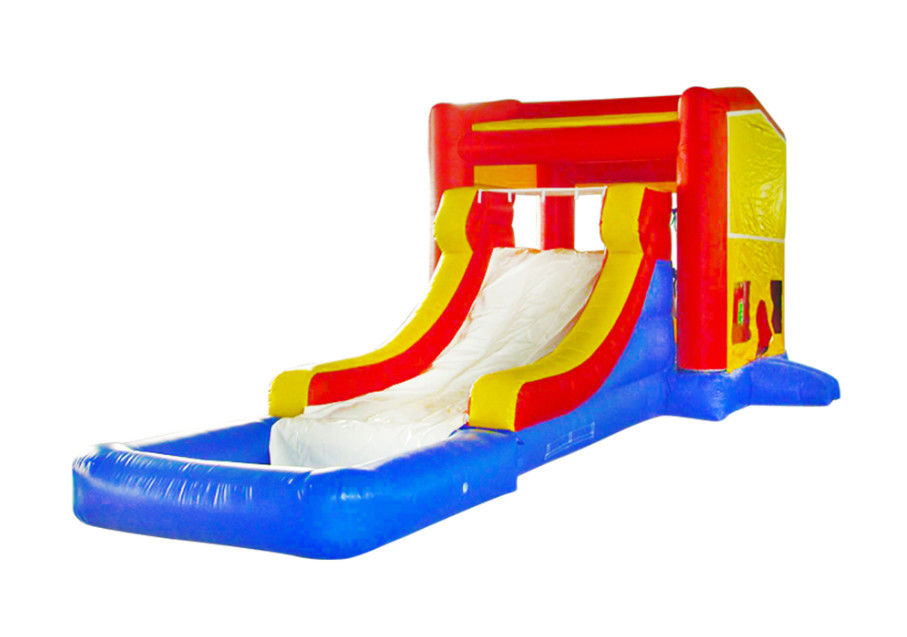 Slide inflável vibrante e colorido para crianças