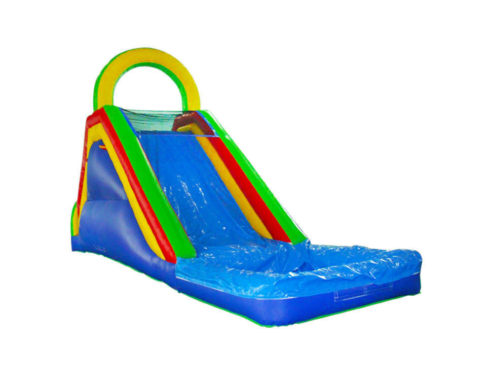 Slide inflável vibrante e colorido para crianças