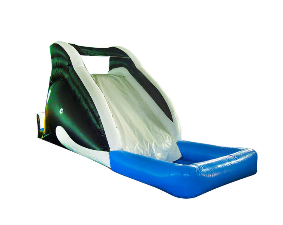Slide inflável vibrante e colorido para crianças