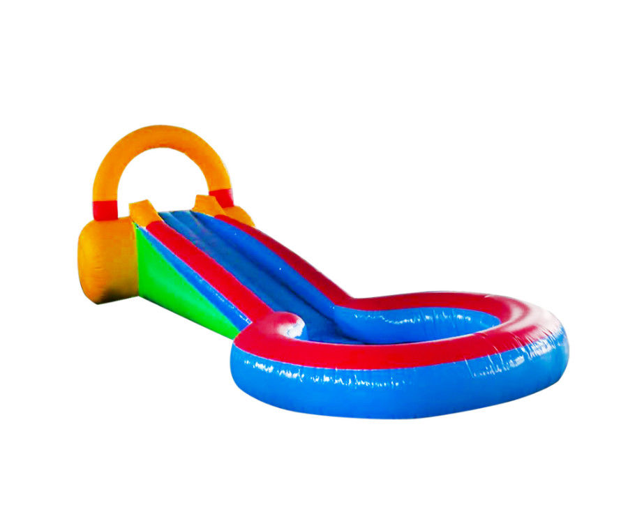 Slide inflável vibrante e colorido para crianças