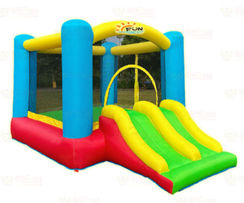 Slide inflável colorido de poliéster Oxford para crianças Jogar e Exercitar em ambientes internos e externos